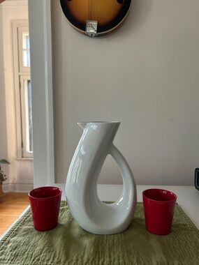 Scott Henderson Design by Mint Inc. Eau Carafe 2 Red Cups. Art Deco 1960’s 9.5”